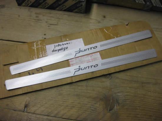 71803221 Instaplijst chroom