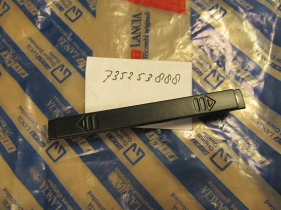 735253888 Plug voorzijde dakstrip