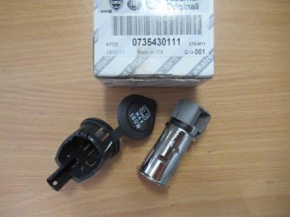 735430111 Stekkerdoos 12v aansluiting