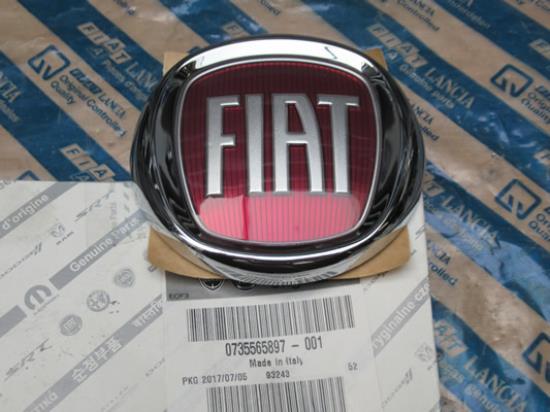 735565897 Embleem met rood logo