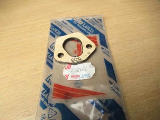 7537692 Afstandstuk brandstofpomp