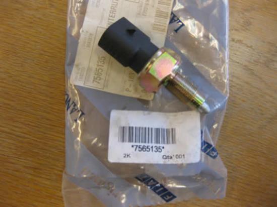 7565135 Achteruitrijschakelaar