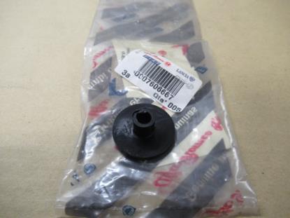 7606667 Afstandstuk radiator bevestiging