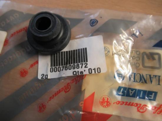 7609872 Rubber radiateursteun