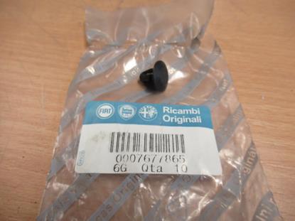 7677865 Plug deur voorzijde