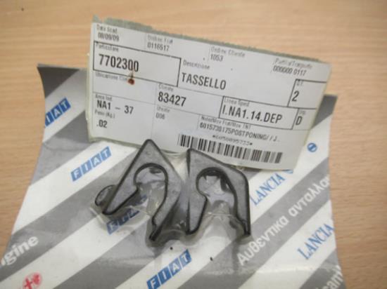 7702300 Klem hoedenplank