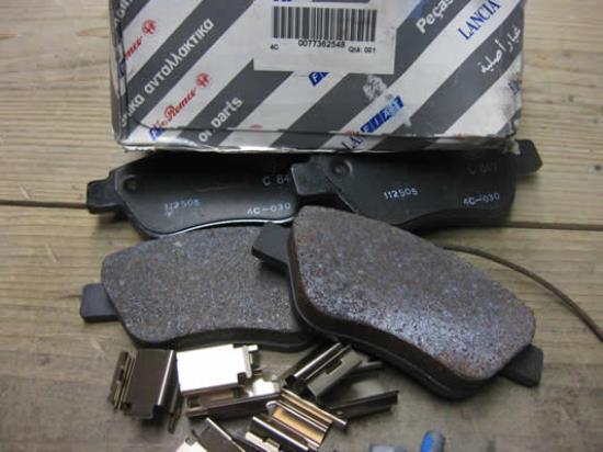 77362548 Remblokset voorzijde