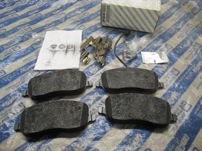 77363627 Remblokset voorzijde