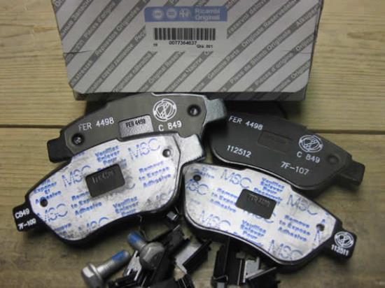 77364637 Remblokset voorzijde