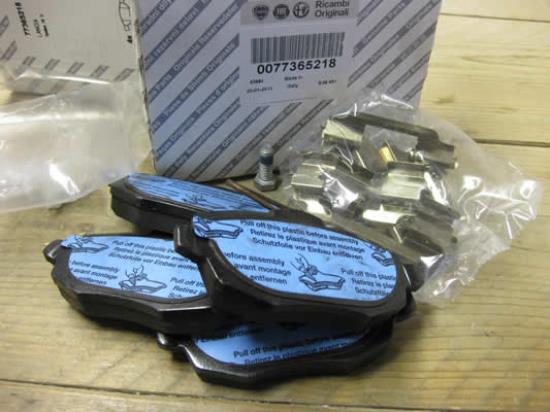 77365218 Remblokset voorzijde