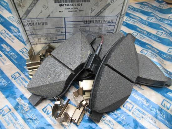 77365379 Remblokset voorzijde