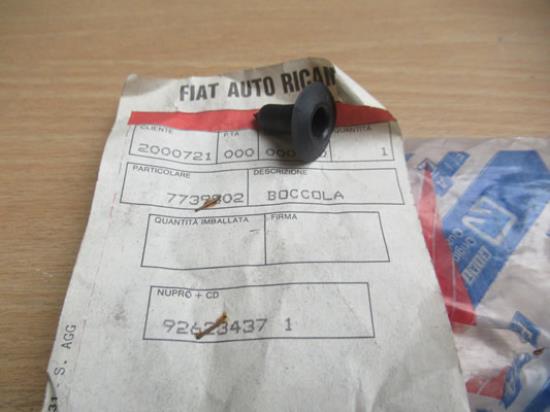 7739802 Bus voor bevestiging van deurpaneel