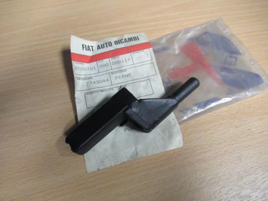 7743044 Pen hoedenplank linkerzijde