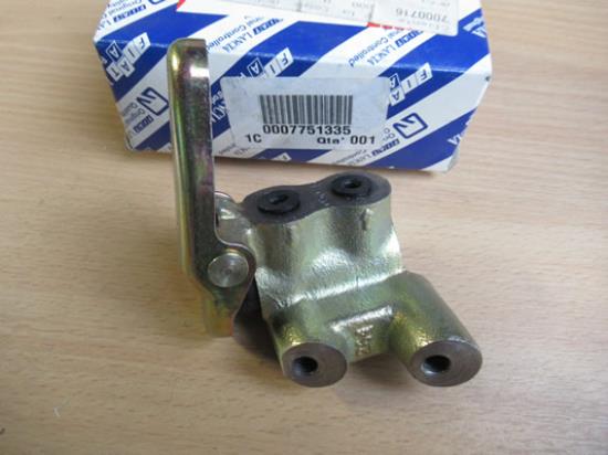 7751335 Remkrachtregelaar rechts