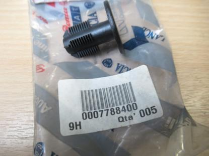 7788400 Knop bevestiging bumper