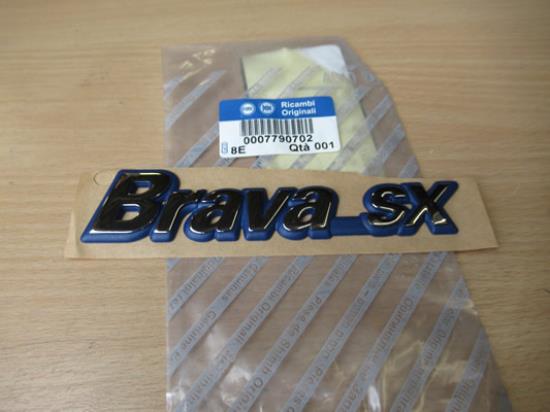 7790702 Embleem Brava SX