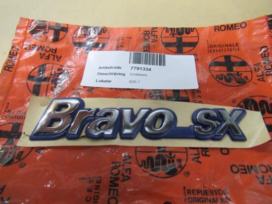 7791334 Embleem achterzijde Bravo_sx