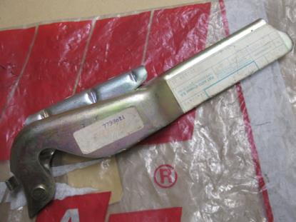 7799621 Scharnier motorkap linkerzijde