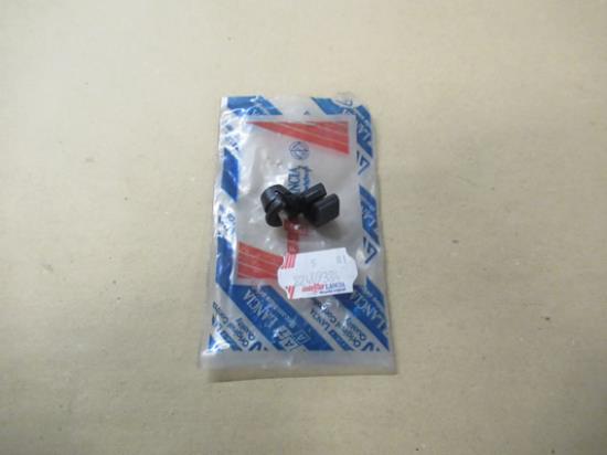 82409384 Veertje motorkap