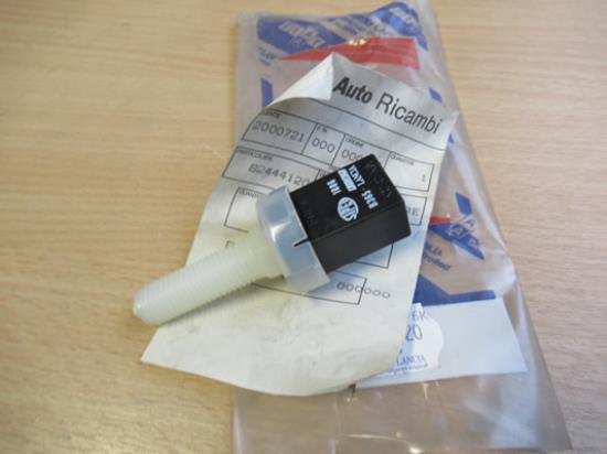 82444120 Remlichtschakelaar