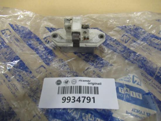 9934791 Spanningsregelaar