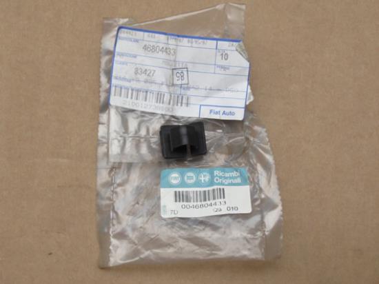 46804433 Veer bekleding motorkap