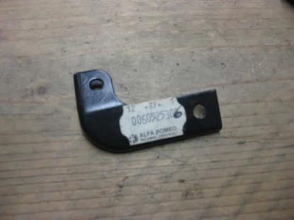 60525306 Beugel links Alfa Romeo 33 gasveer achterklep