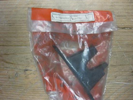 60589077 Afdekking mantel slot achterklep Alfa Romeo 33