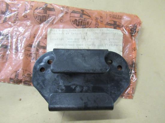 60517866 Bumpersteun linkerzijde