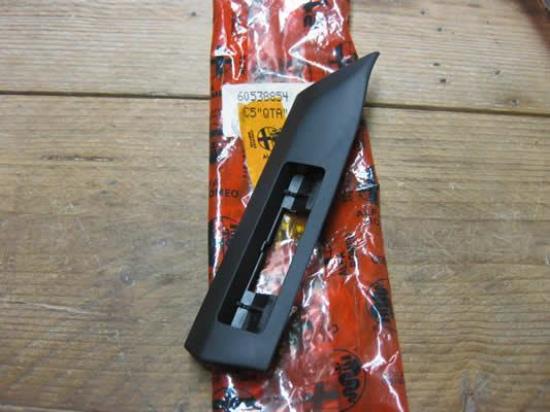 60538854 Sierlijst rechts zijstrip voorste links Alfa Romeo 33 elegant sport permanent 4