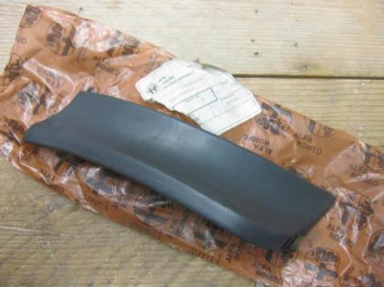 60719082 Spoiler zijskirt rechts