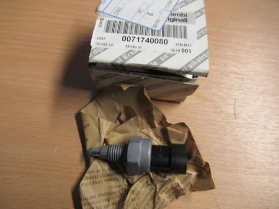 71740080 Achteruitrijschakelaar