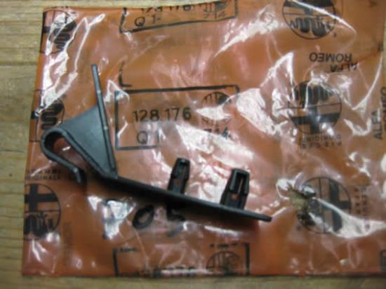 128176 Clip houder hoedenplank rechts Alfa Romeo Alfasud