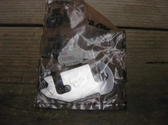 101905 Afstelplaatje deurslot Alfa Romeo Alfasud