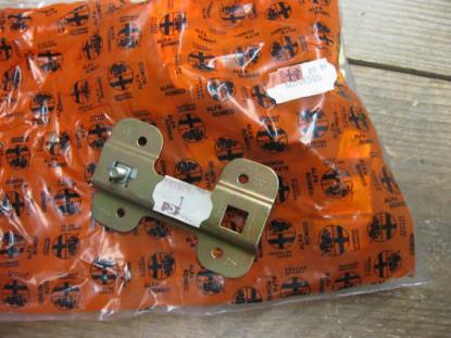 60506586 Beugel deurslot motor Alfa Romeo 33