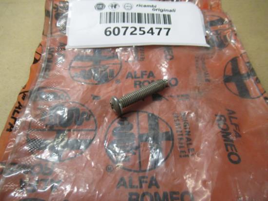 60725477 Bumper bevesteging bout