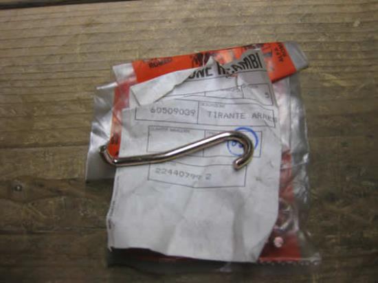 60509039 Stang deurslot links achterzijde Alfa Romeo 33 905 907