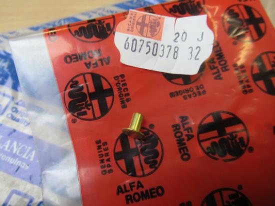 60750378 Remschoen bevestiging revet