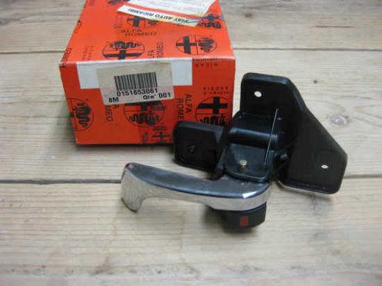 151853061 Deurgreep links Alfa Romeo 146