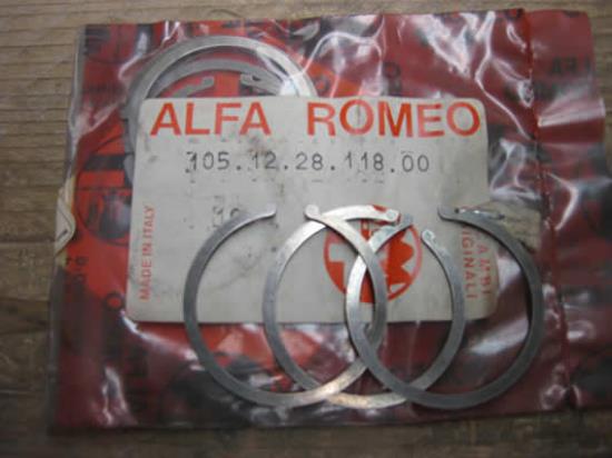 105122811800 Veer borgclip naafdop Alfa Romeo 105-serie Giulia Berlina GT GTV Bertone Junior Spider