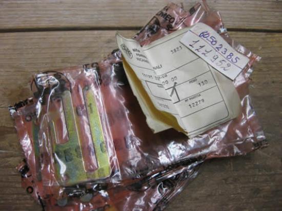 60502385 Afstelshim scharnier achterdeur