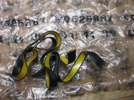 60525887 Rubber profiel onderzijde achterruit