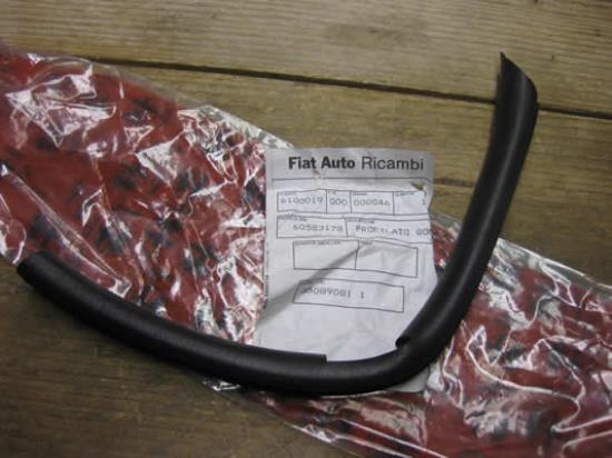 60583178 Profielrubber radiatorgrille linkerzijde