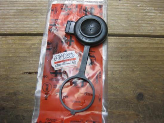 60812995 Plug reservoir Alfa  164 166 Fiat Croma Lancia Kappa Thema