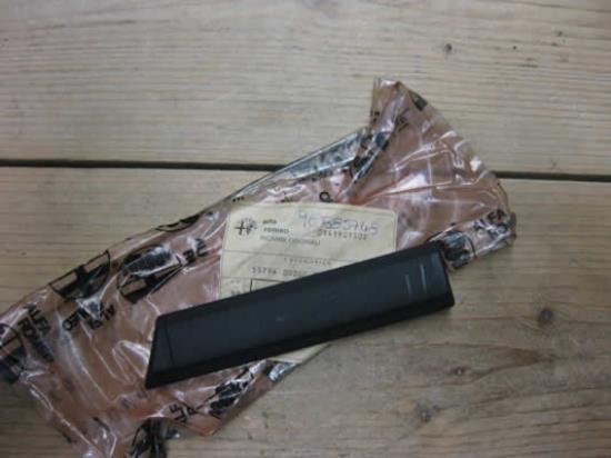 96585748 Stootstrip voorscherm rechterzijde