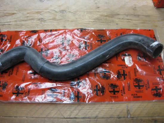 60813048 Bovenste radiateurslang Alfa Romeo 145 146 155 Lancia Delta TB DS TD