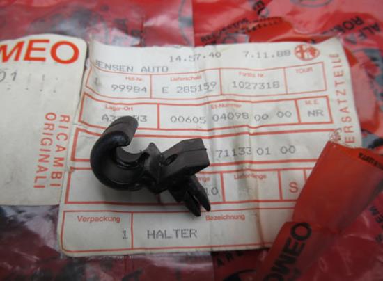 60504098 Haak houder zonneklep