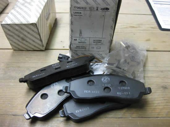 77362332 Remblokset voorzijde