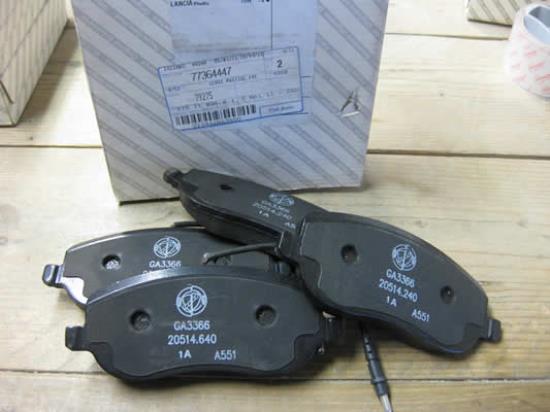 77364447 Remblokset voorzijde