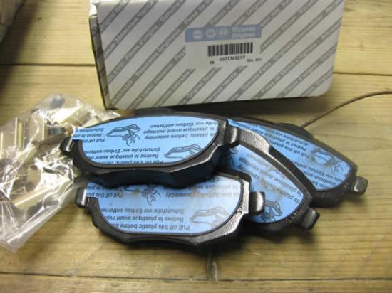 77365217 Remblokset voorzijde